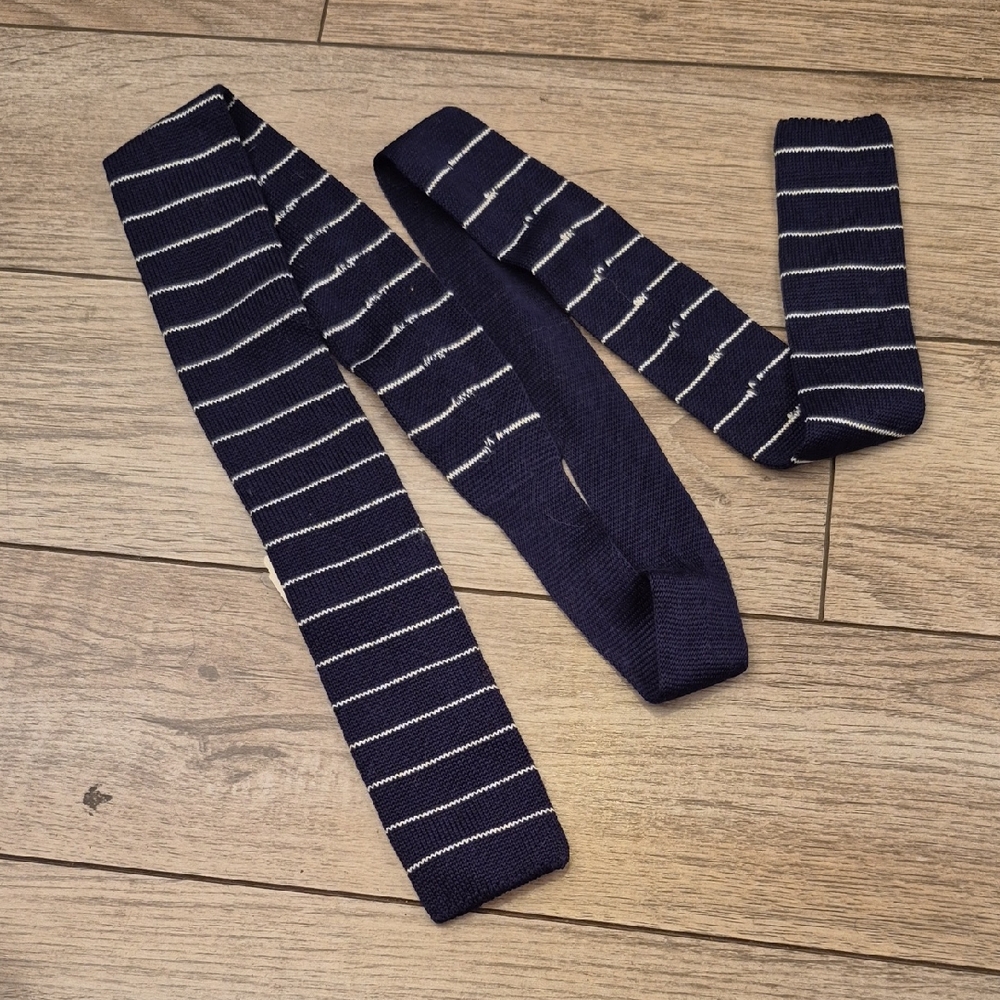 HUGO BOSS Italy Recent Navy Striped Pattern Knit Cotton Mens Trunk Tie NEW‎